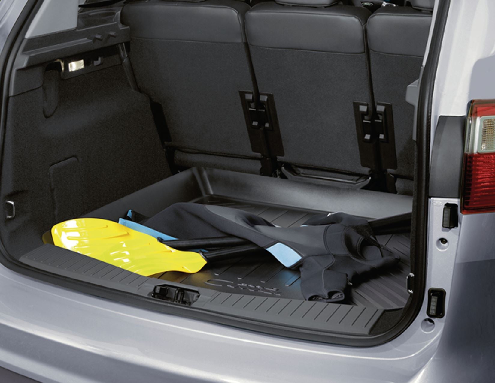Tappetino Bagagliaio In Gomma Per Ford C-Max I (2003-2010) – Antiscivolo, Bordi Rialzati, Resistente A Olio E UV, Misura Laser 3D
