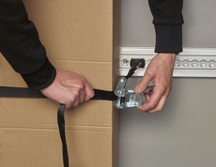 Originale Ford Transit/Transit Custom Cargo Securing Pack in una scatola blu e bianca semitrasparente