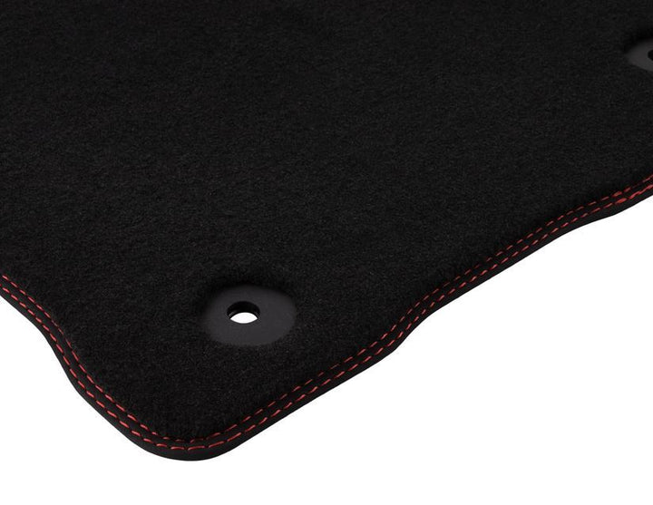 Tappetini in velluto anteriori e posteriori Ford Kuga 2020+ cuciture rosse