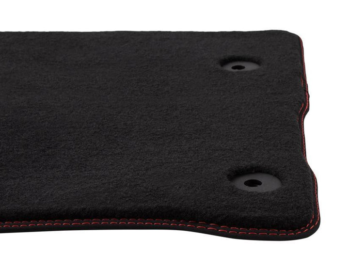 Tappetini in velluto anteriori e posteriori Ford Kuga 2020+ cuciture rosse