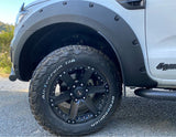 Ranger Pickup Attitude* Kit parafanghi laterali versione nera opaca con finti bulloni visbili