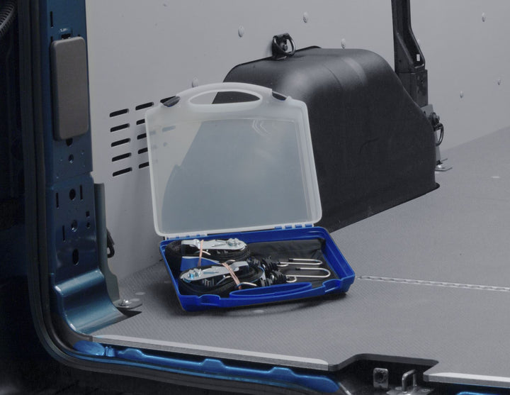 Originale Ford Transit/Transit Custom Cargo Securing Pack in una scatola blu e bianca semitrasparente