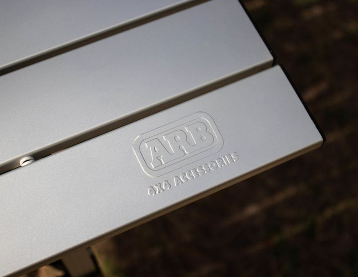 ARB* Tavolo da campeggio in alluminio con borsa da trasporto