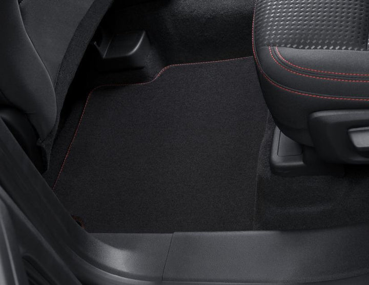Tappetini in velluto anteriori e posteriori Ford Kuga 2020+ cuciture rosse