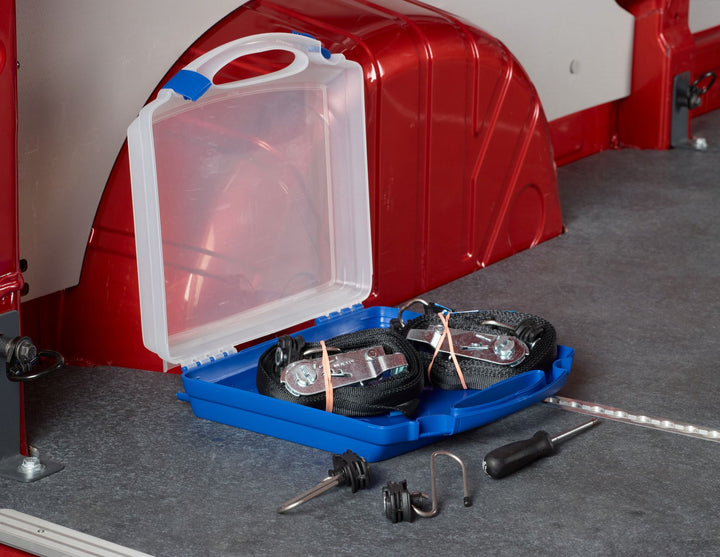 Originale Ford Transit/Transit Custom Cargo Securing Pack in una scatola blu e bianca semitrasparente